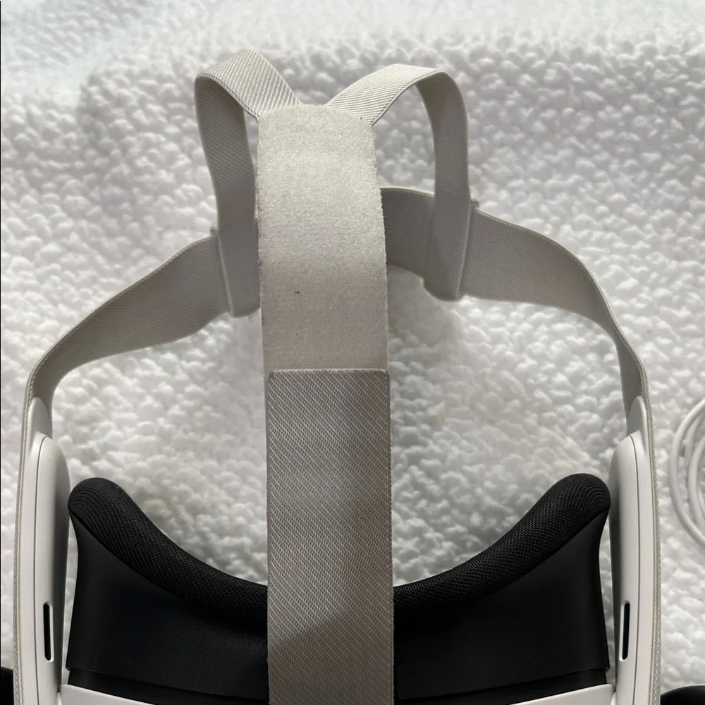 VR Headset with Controllers - White and Black